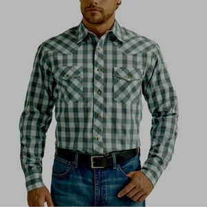 Wrangler Teal and White Checkered Button Down Shirt